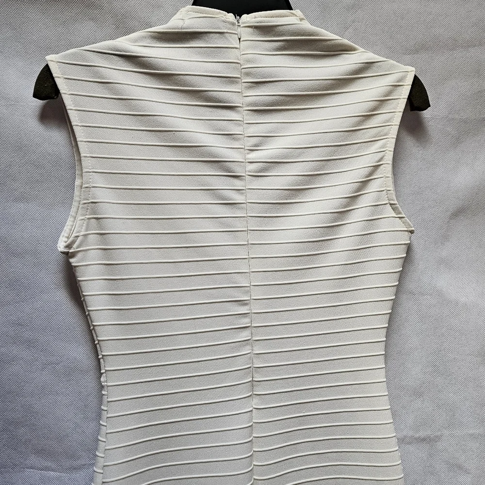 Love by Chesley Off White Deep Neck Textured Pencil Dress Size M - Picture 4 of 6
